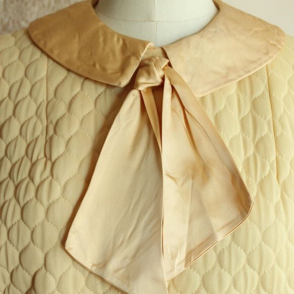 Vintage 1960s Robe, Gossard Artemis Golden Yellow Quilted Bed Jacket, Pointed - Picture 4 of 10